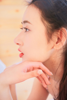 毛茸茸的女人